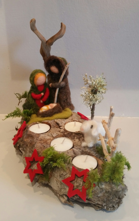 Krippenfiguren auf Holz