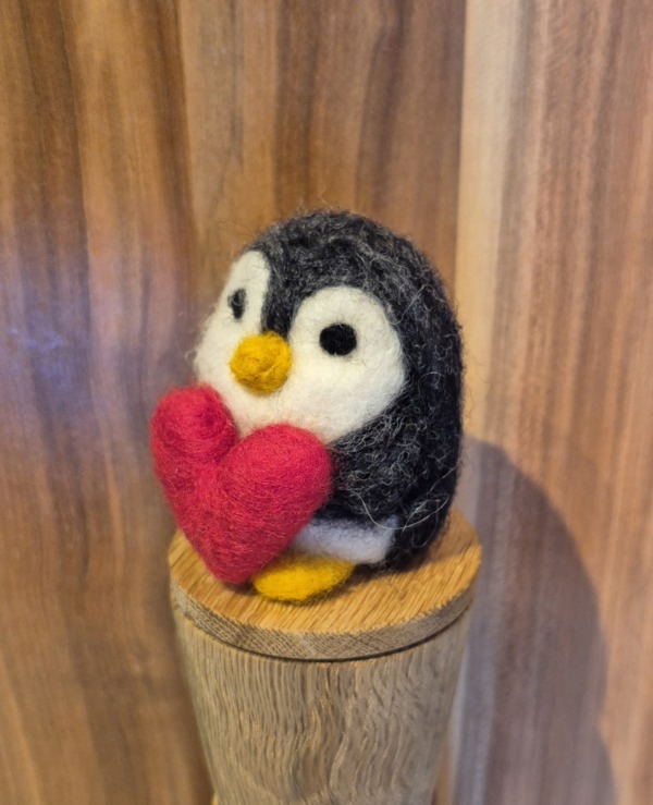Pinguin mit Herz – Bild 3